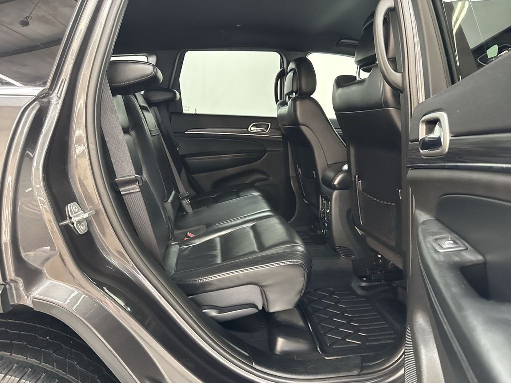 Used 2019 Crystal Metallic Jeep Limited image 17