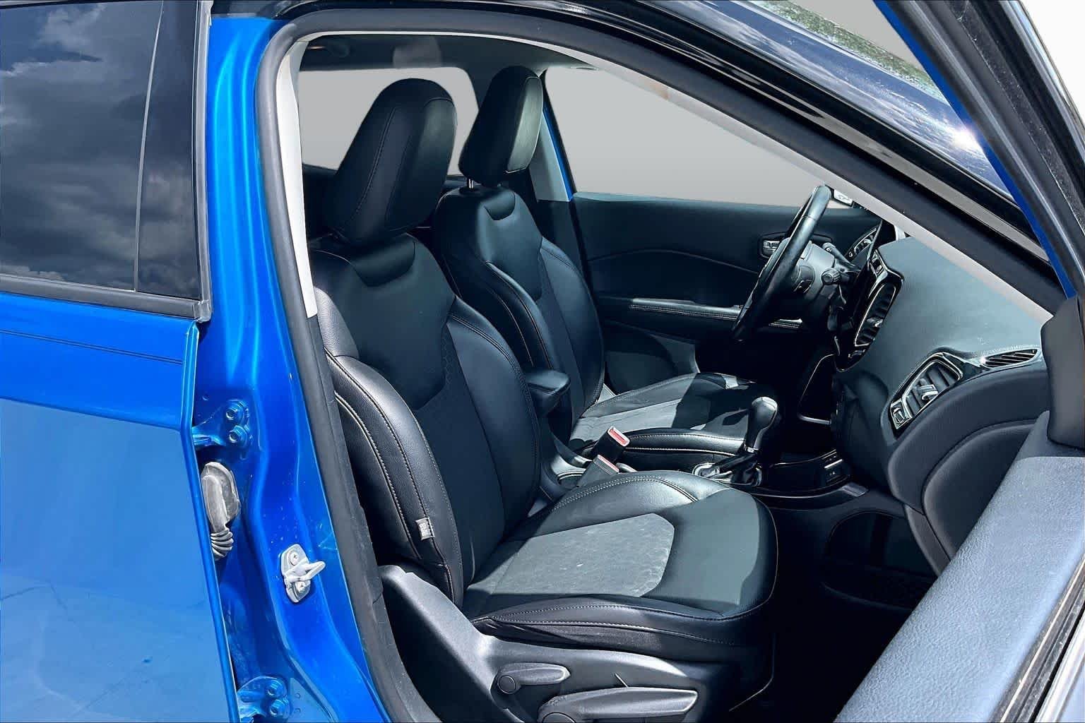Used 2019 Laser Blue Pearlcoat Jeep Altitude image 9