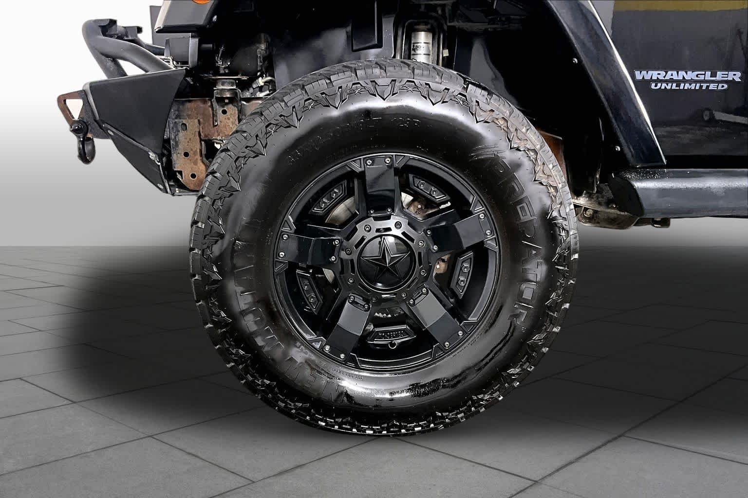 Used 2014 Black Clearcoat Jeep Altitude image 10
