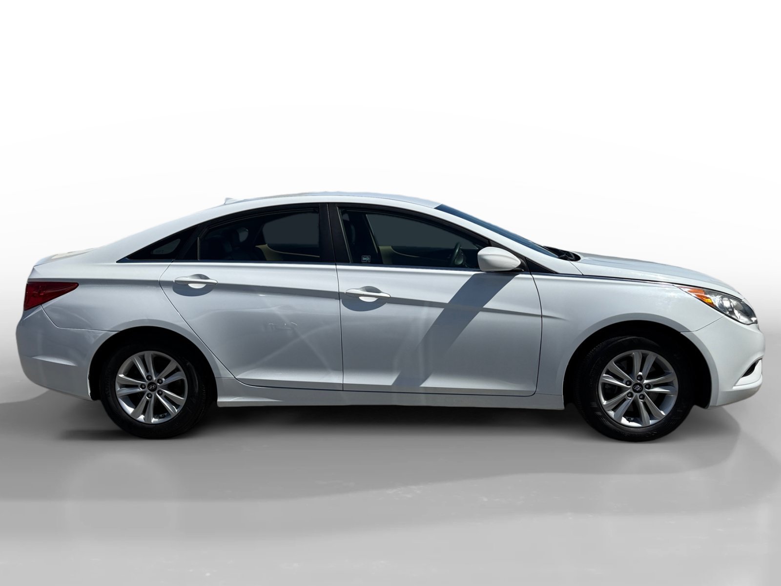 Used 2013 Shimmering White Mica Hyundai GLS image 6