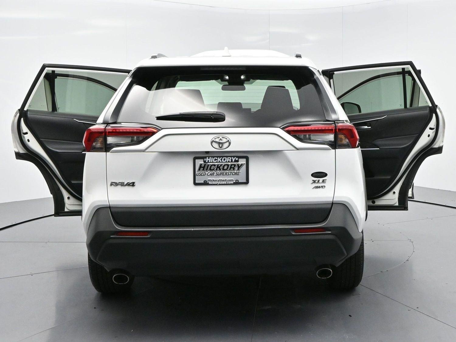 Used 2022 White Toyota XLE image 40