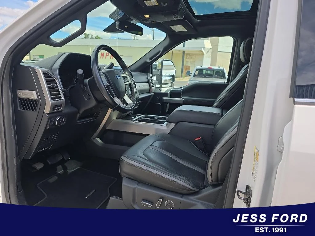 Used 2018 White Ford Platinum image 9