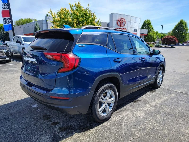 Used 2020 Blue GMC SLE image 4