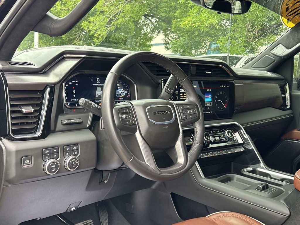 Used 2025 Onyx Black GMC Denali Ultimate image 25
