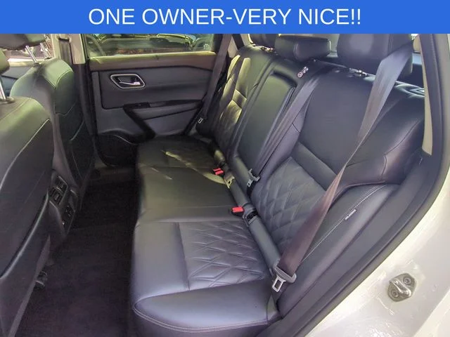 Used 2023 White Nissan Platinum image 32