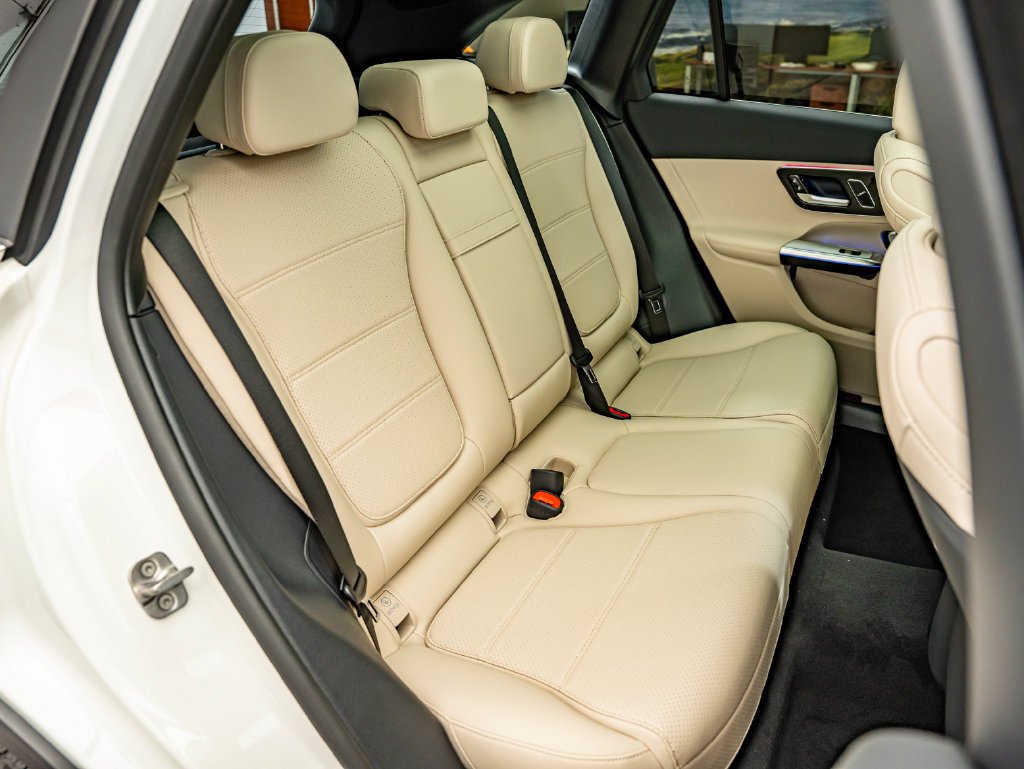 New 2027 Polar White Mercedes-Benz GLC 300 image 42
