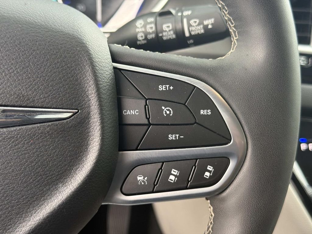 Used 2024 Silver Chrysler Touring L image 19