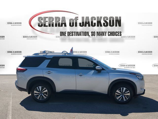 Used 2024  Nissan SL image 10