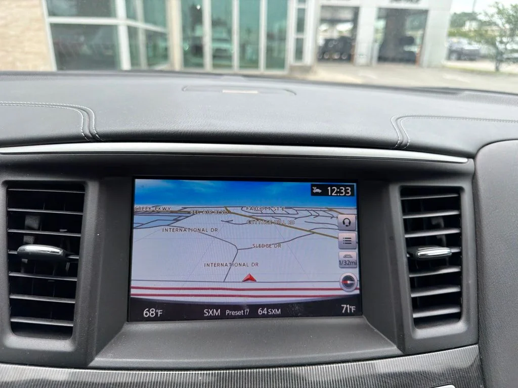 Used 2020 White INFINITI LUXE image 13