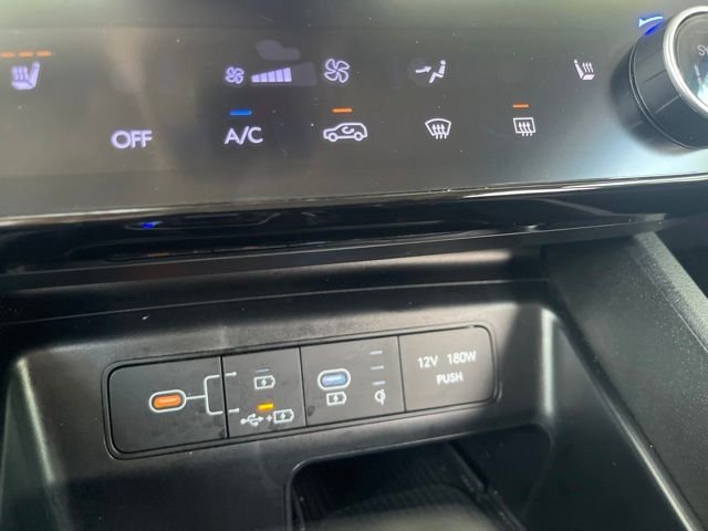 Used 2025 Silver Hyundai SEL Convenience image 14