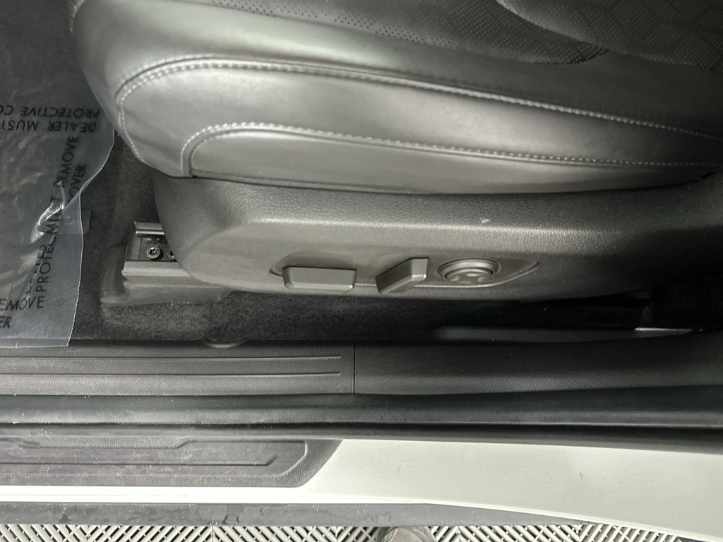 Certified Used 2026 White Kia LXS image 4