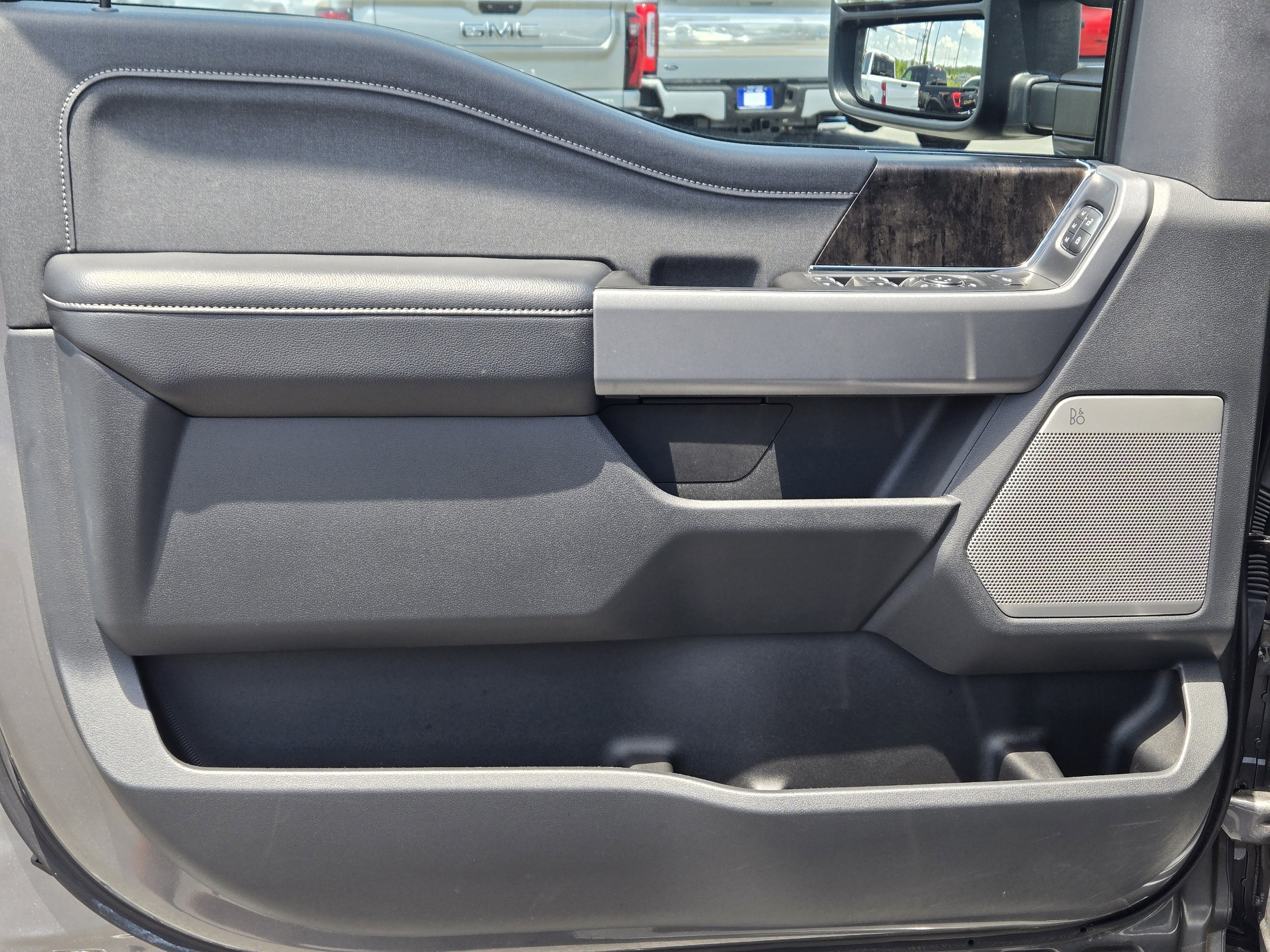 Used 2024 Carbonized Gray Metallic Ford Lariat image 16