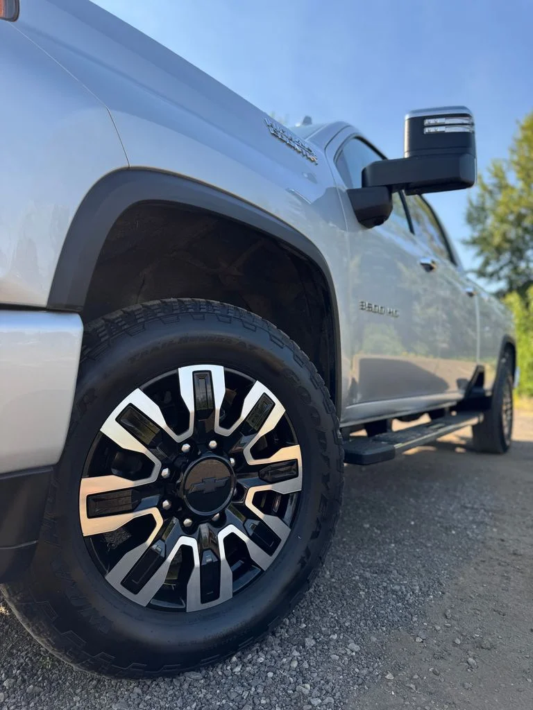 Used 2022 Silver Ice Metallic Chevrolet High Country image 64