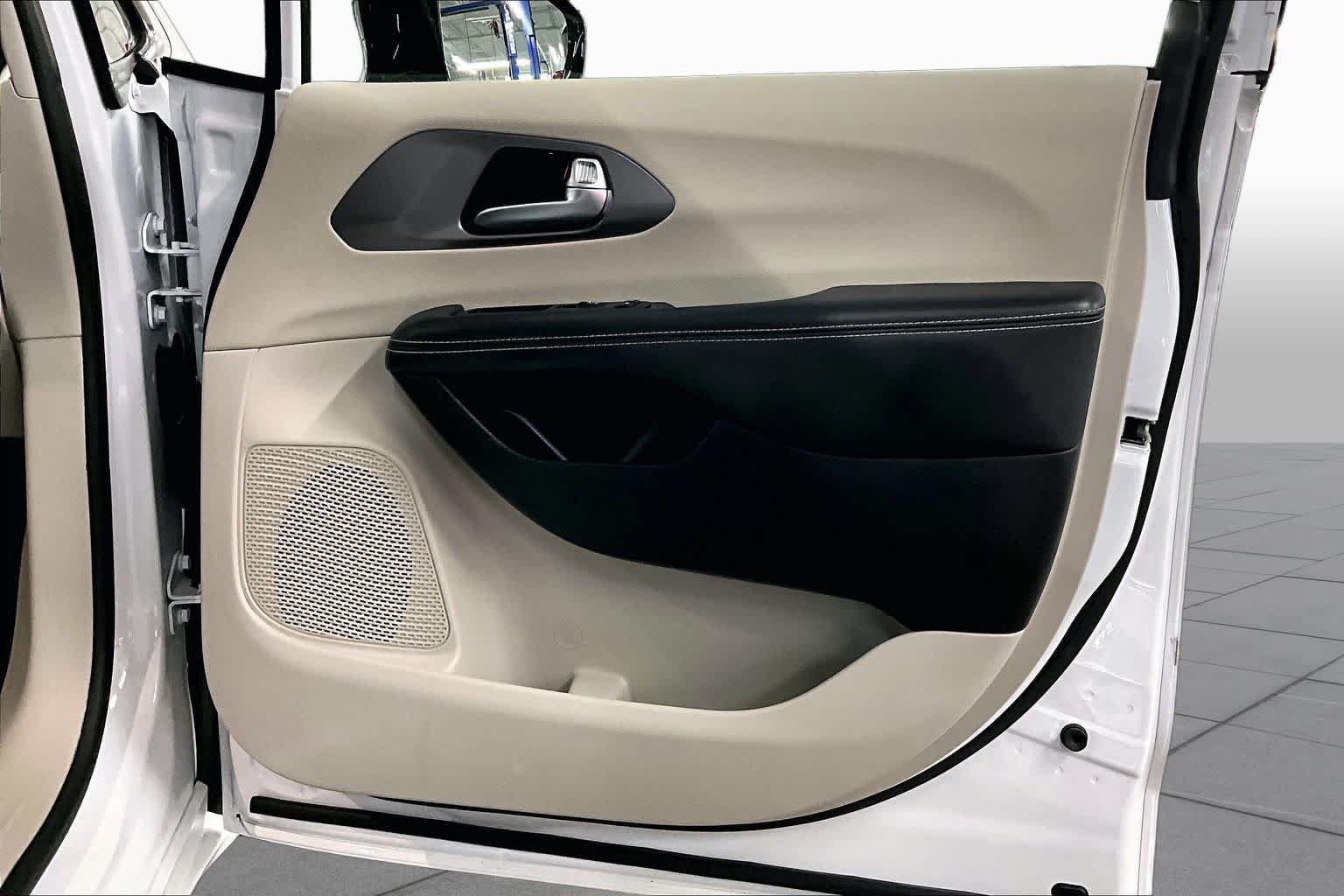Used 2024 Bright White Clearcoat Chrysler Touring L image 24