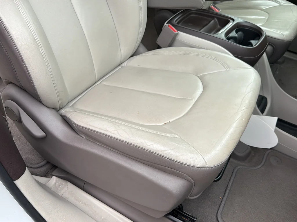 Used 2017 White Chrysler Touring L image 18