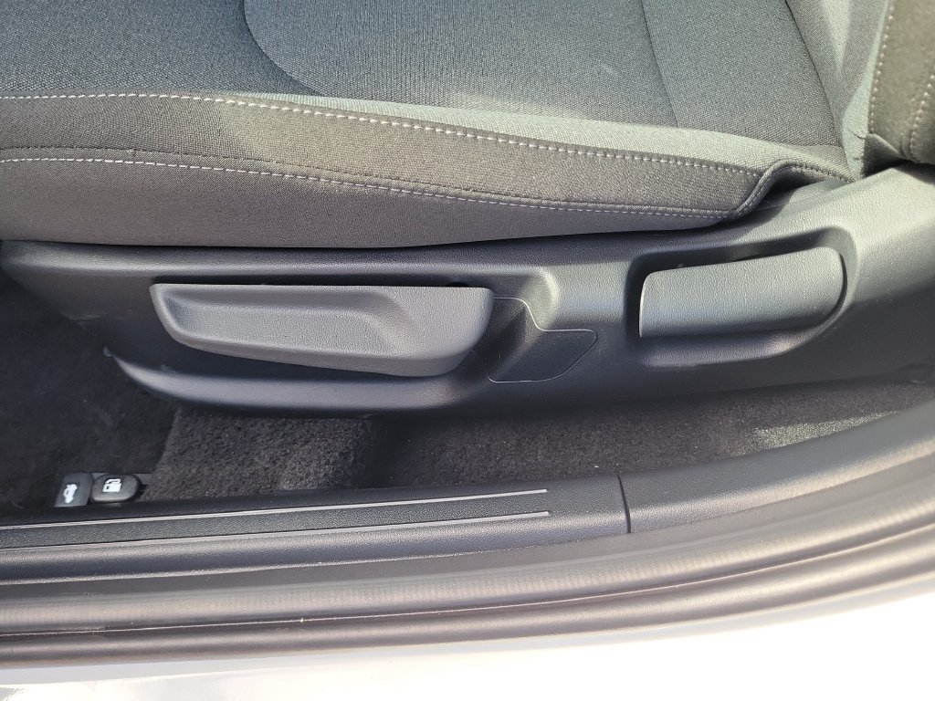 New 2026 Snow White Pearl Kia LXS image 22