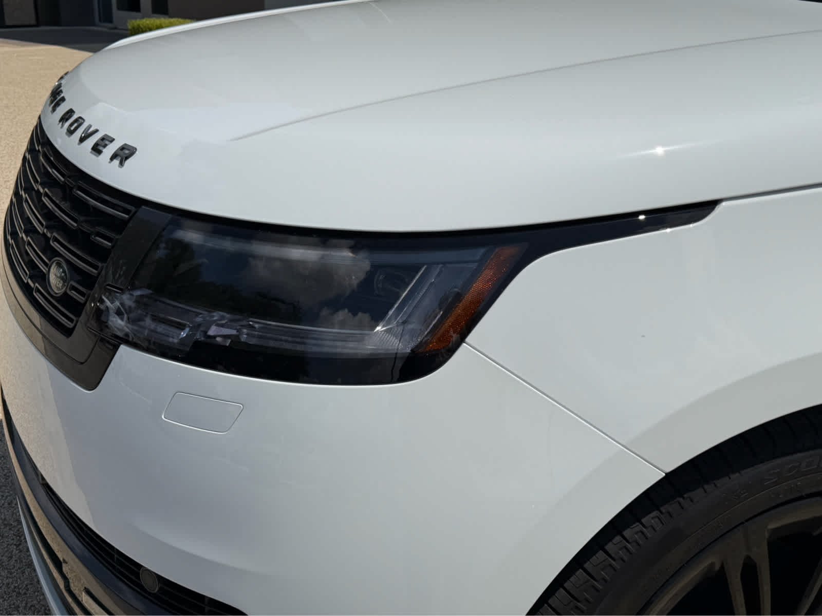 New 2026 Fuji White Land Rover SE image 9
