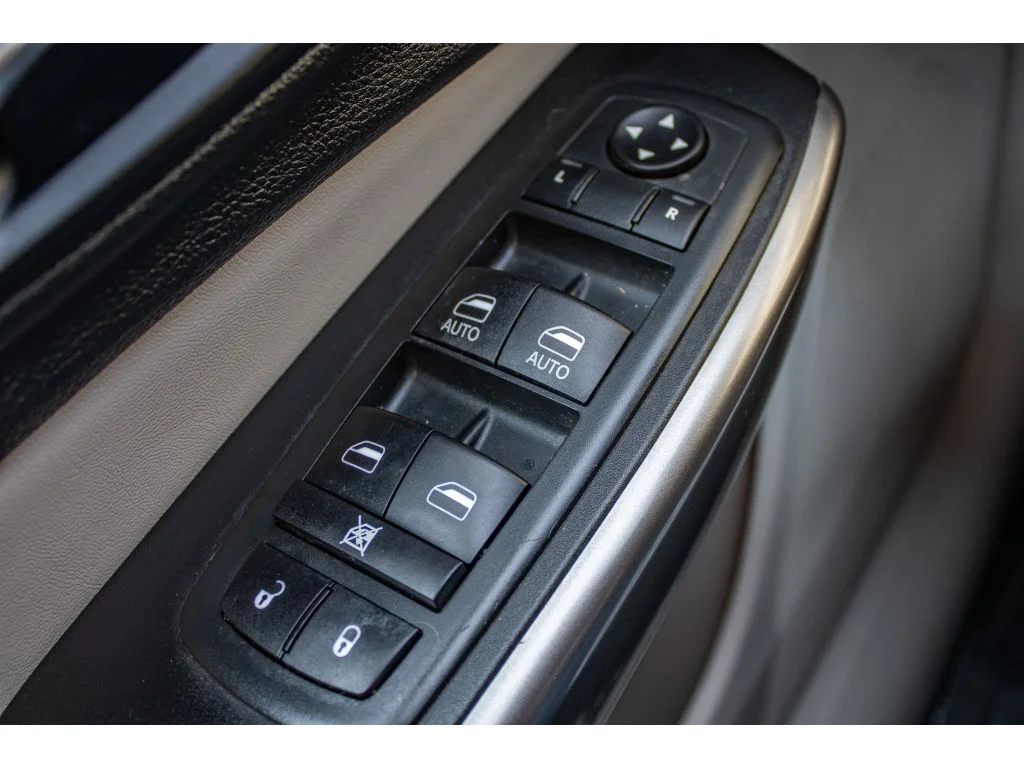 Used 2021 Sting-Gray Clearcoat Jeep Latitude Lux image 35