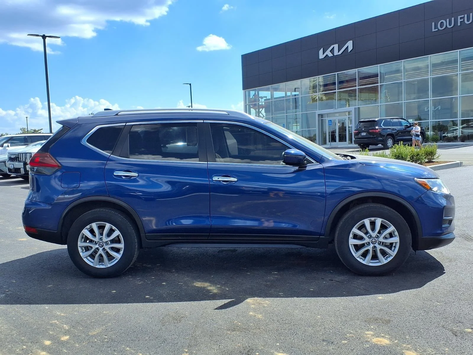 Used 2020 Caspian Blue Metallic Nissan SV image 30