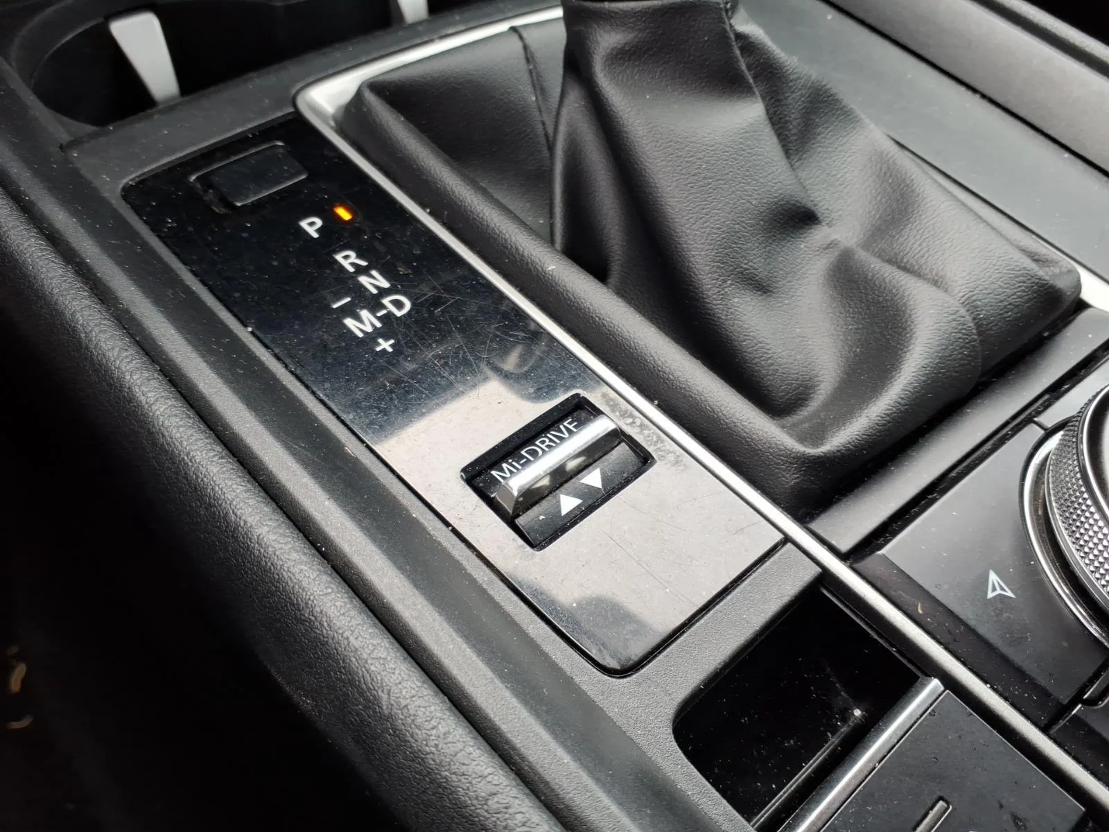 Used 2025 Wind Chill Pearl Mazda 2.5 S Preferred Package image 9