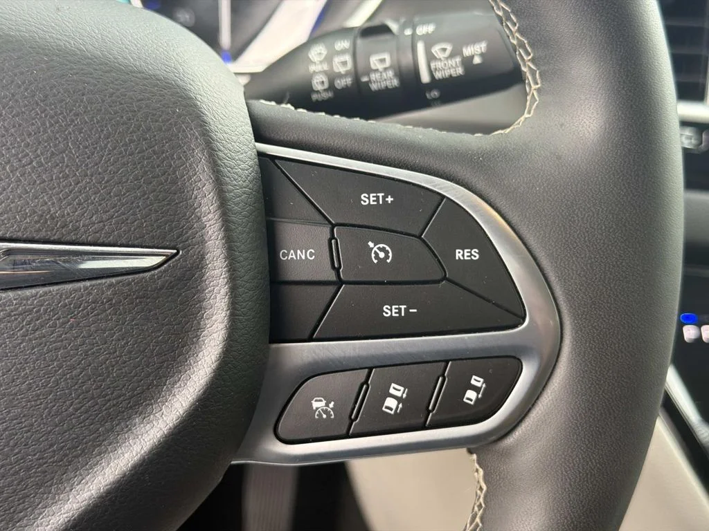 Used 2024 Silver Chrysler Touring L image 19