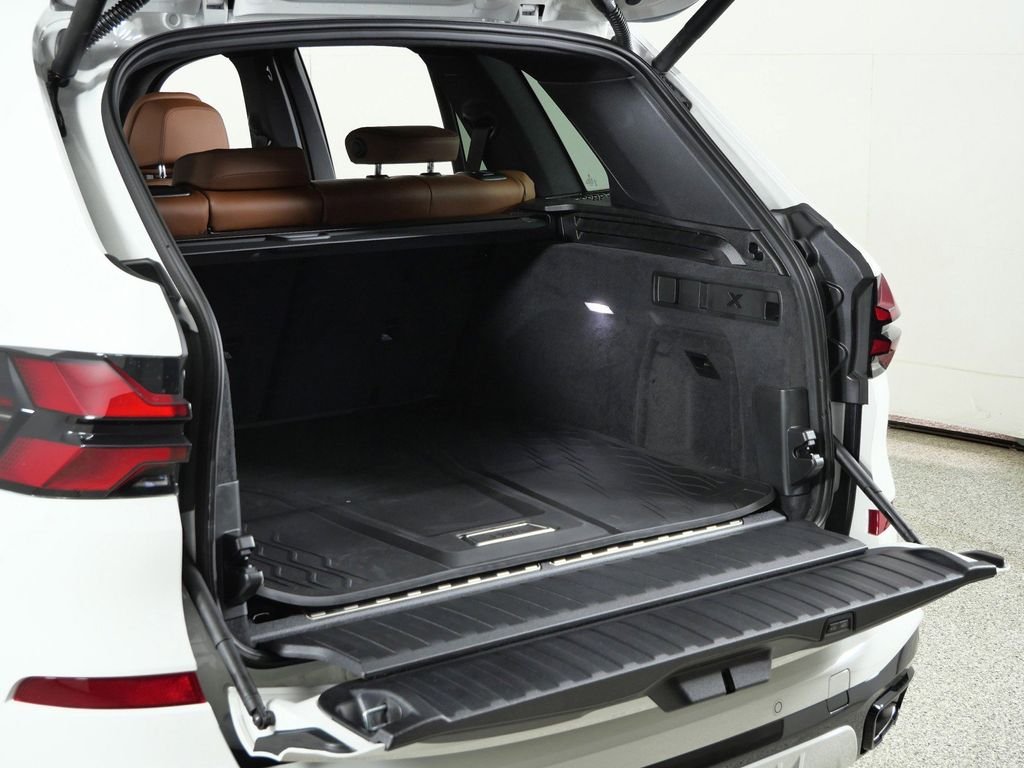 Used 2026 Alpine White BMW xDrive50e image 30