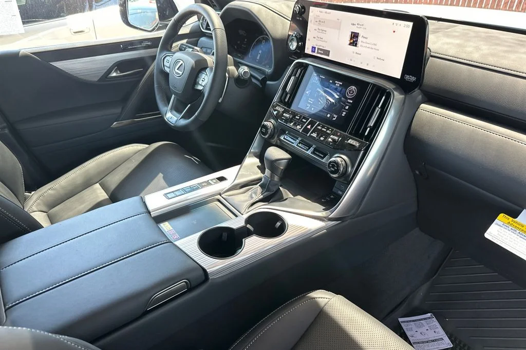2026 Lexus LX 600 F-Sport - Photo 17