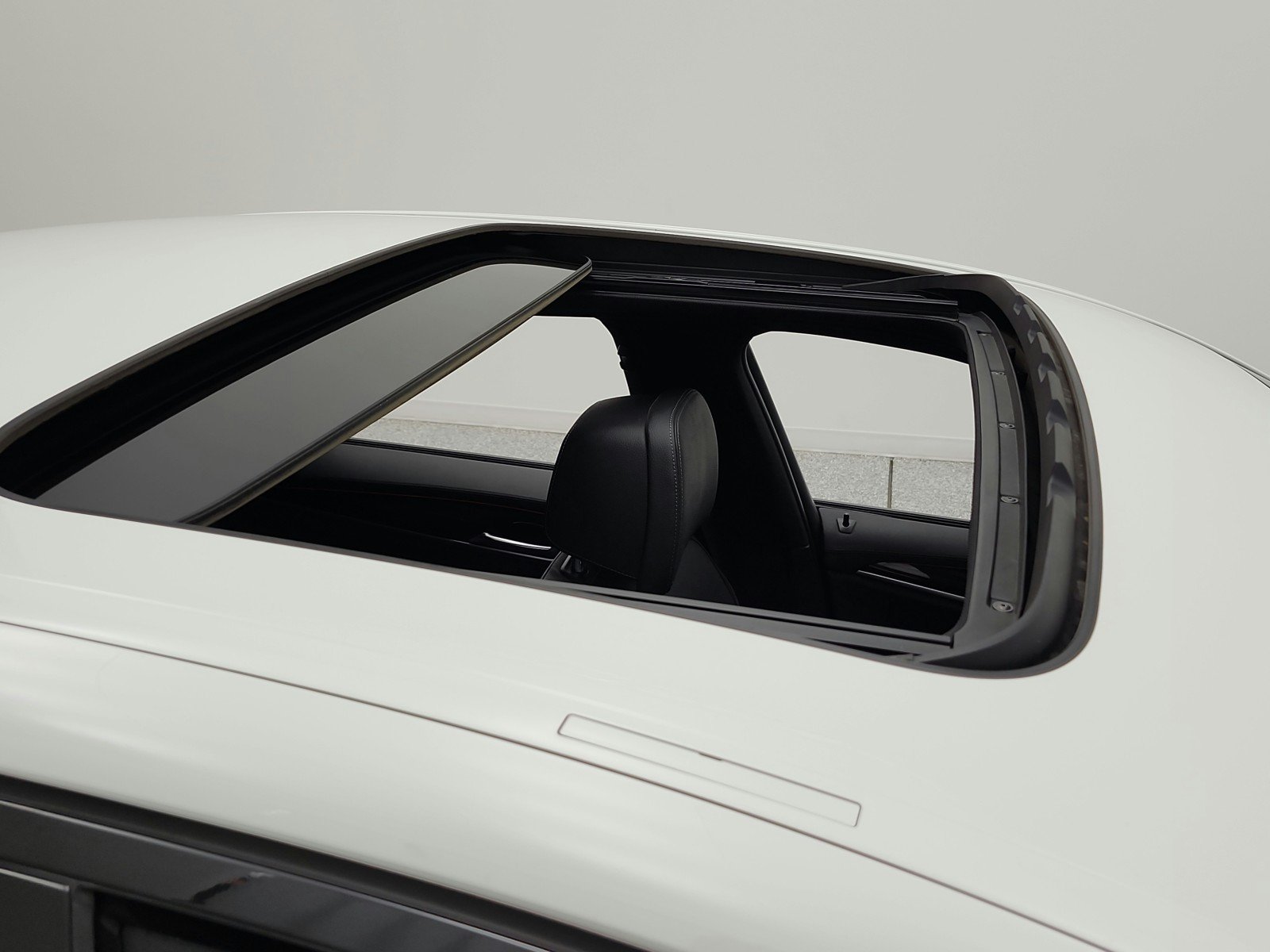 Used 2019 Alpine White BMW M550i xDrive Sedan image 19