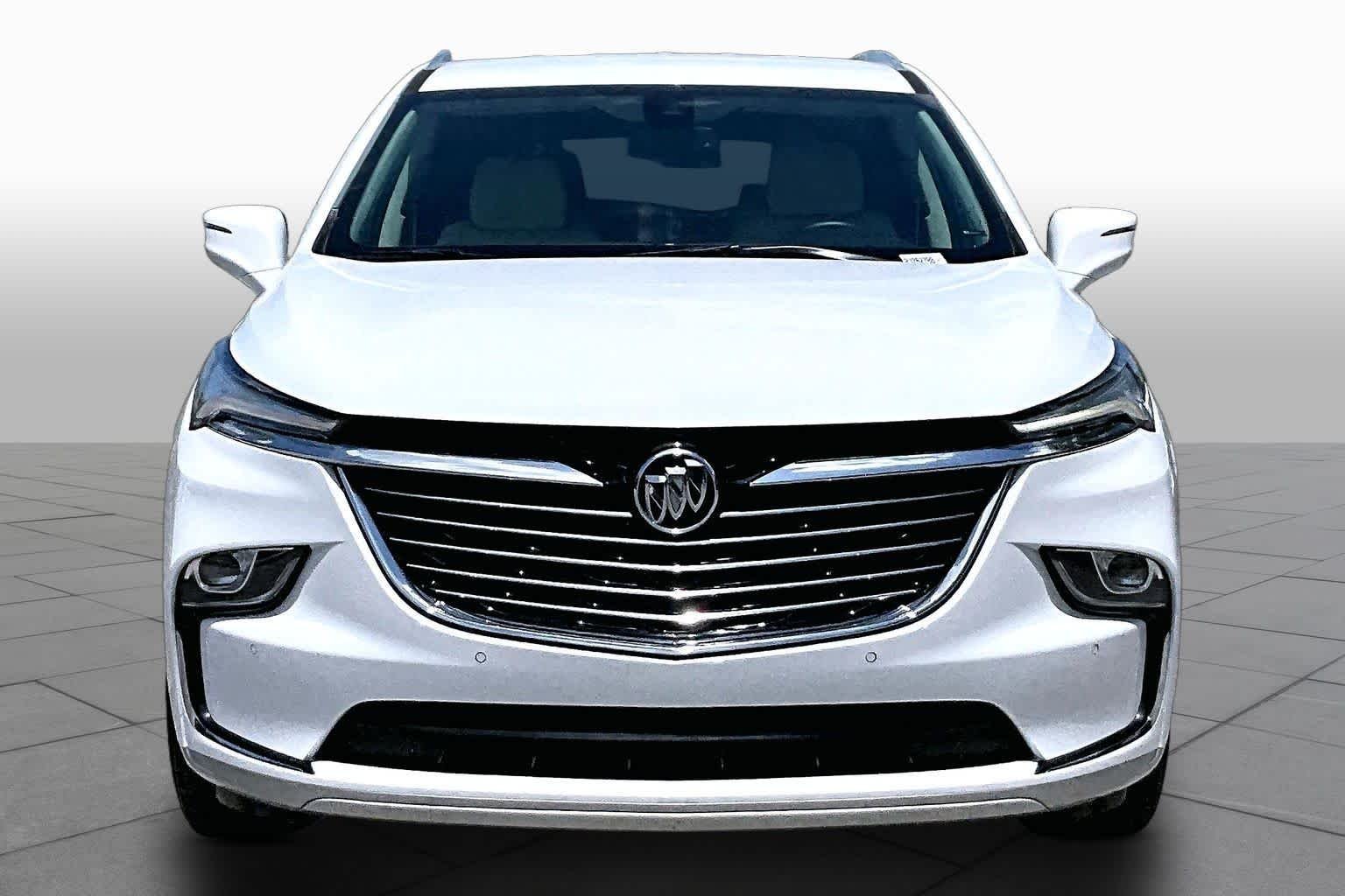 Used 2023 Summit White Buick Essence image 4