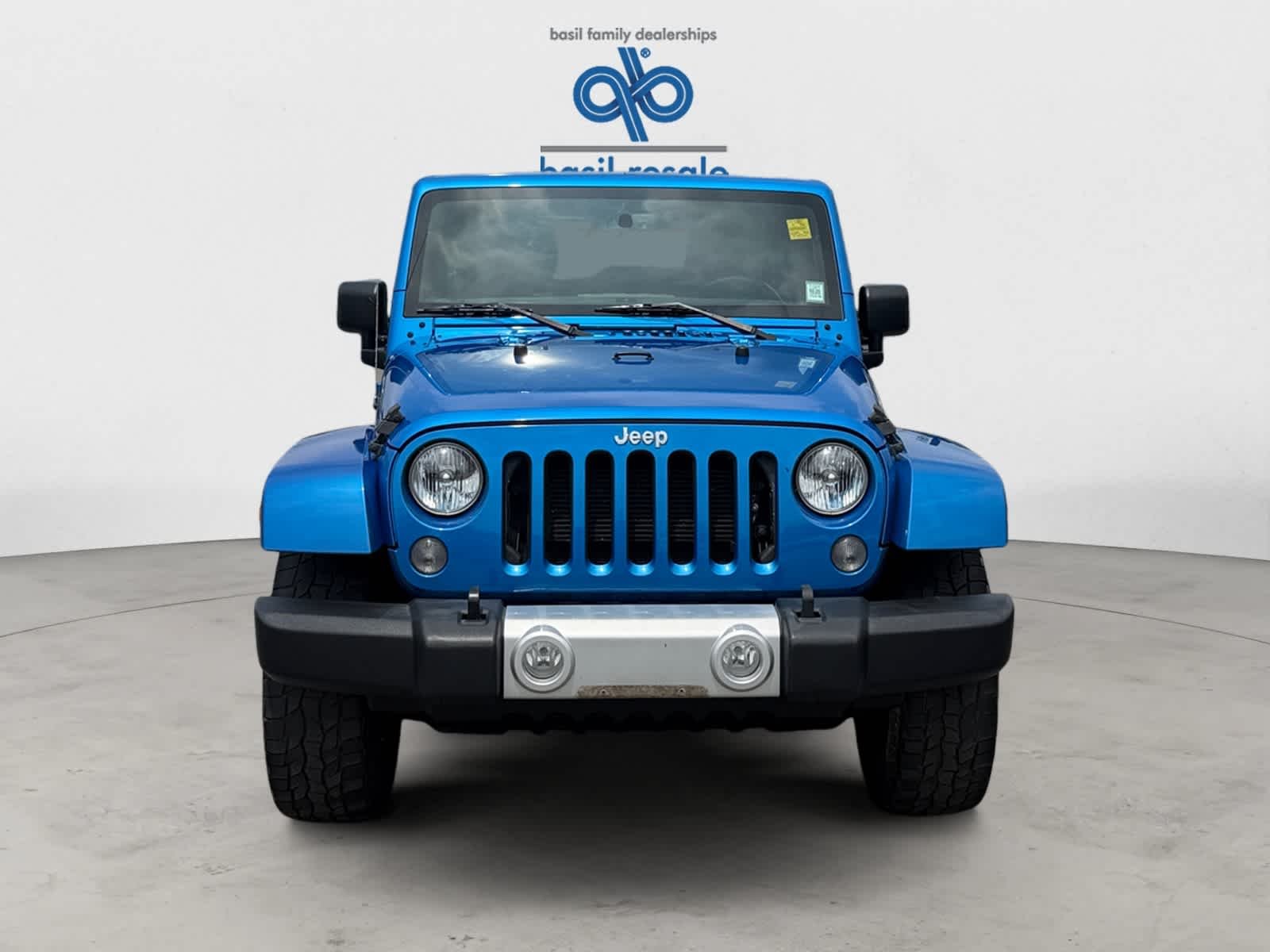 Used 2015 Hydro Blue Pearl Coat Jeep Sahara image 9