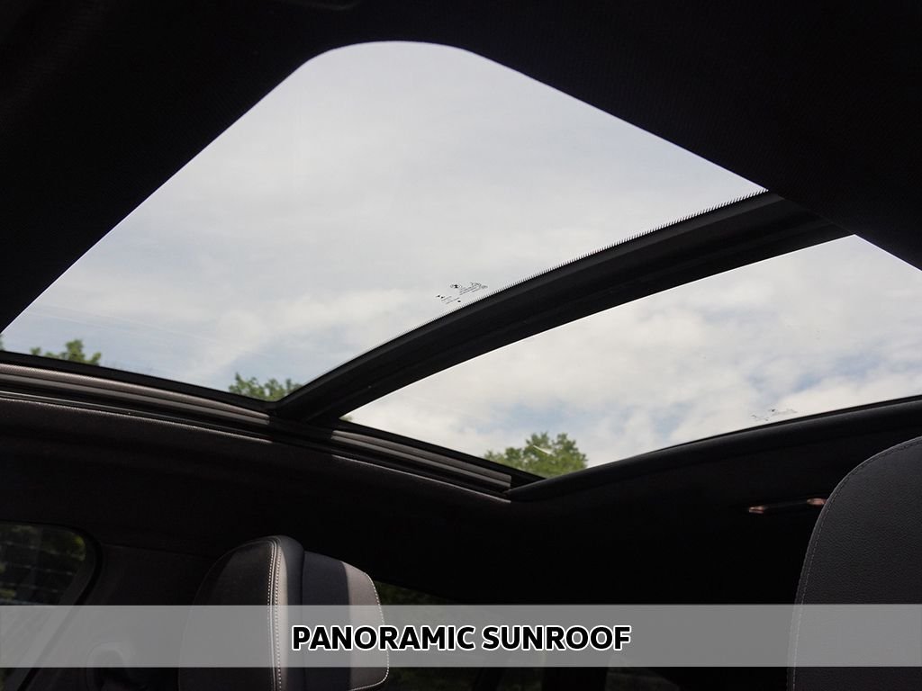 Used 2022 Black BMW xDrive40i image 4