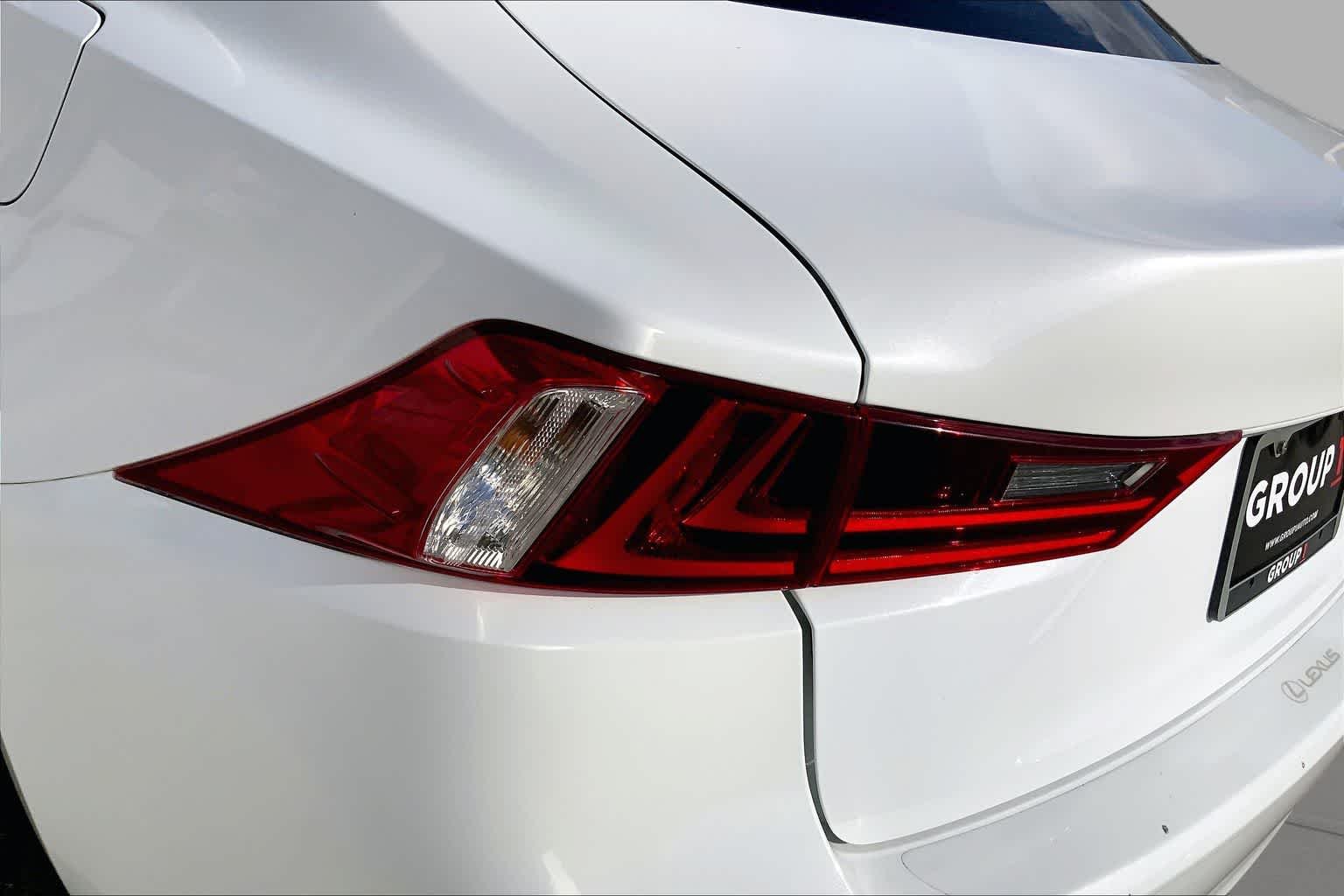 Used 2014 Ultra White Lexus  image 28