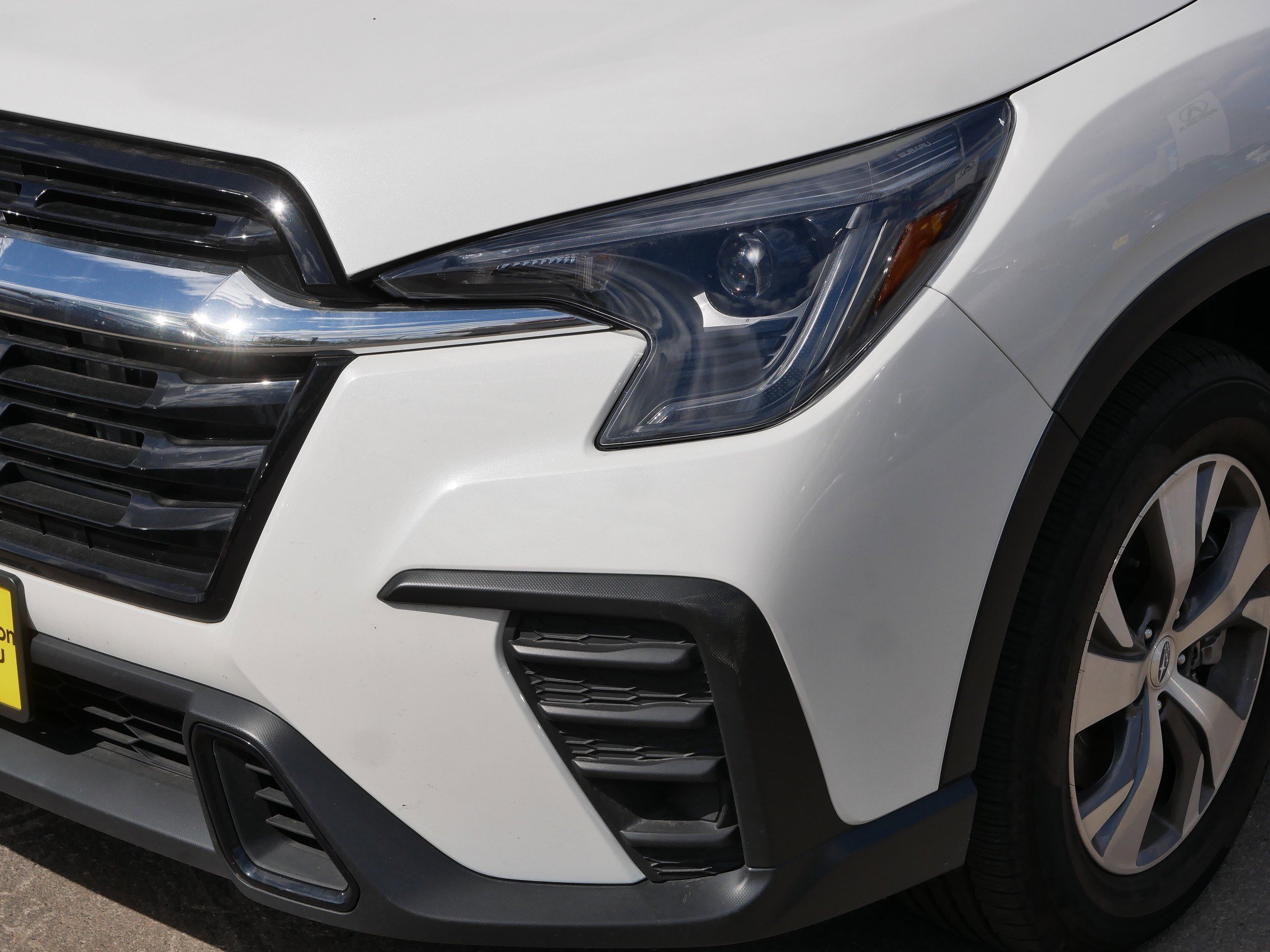 Used 2025 Crystal White Pearl Subaru Premium image 16