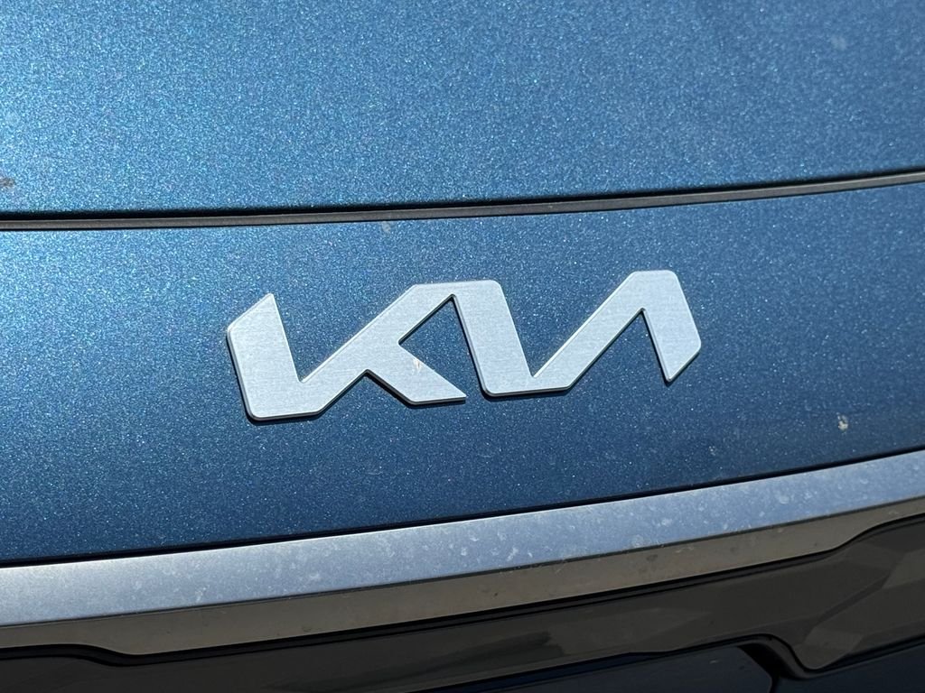 Used 2024 Blue Kia Wind image 2