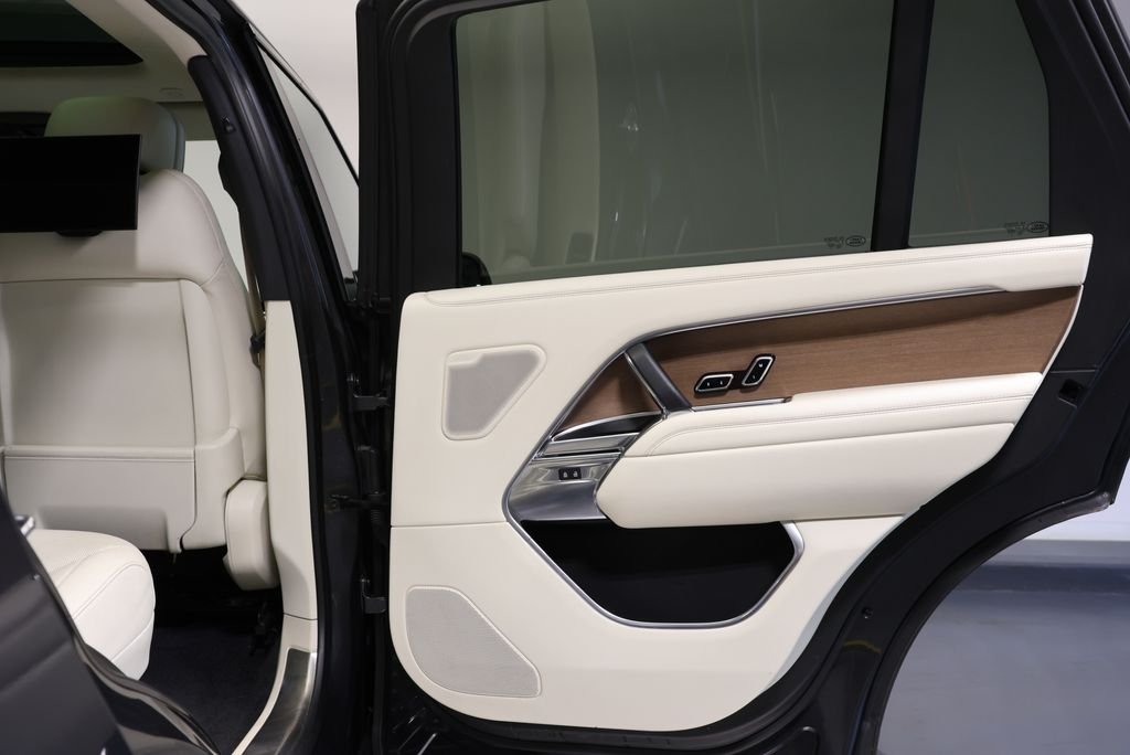 Used 2023 Carpathian Gray Premium Metallic Land Rover SE image 41