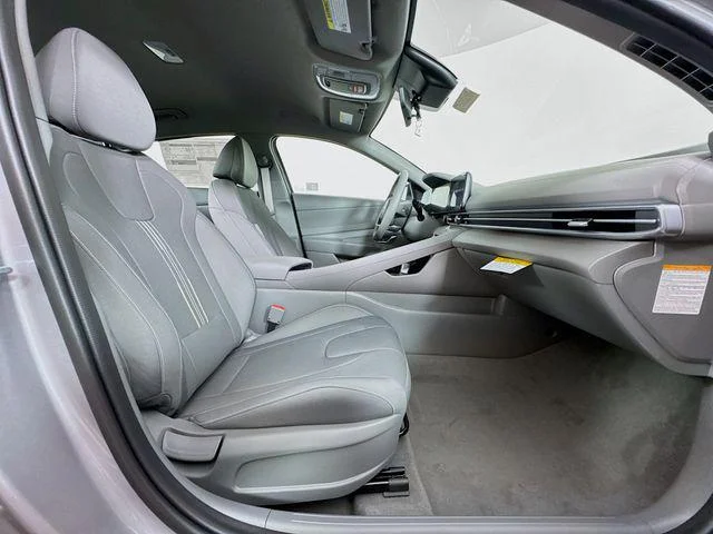2025 Hyundai Elantra Blue - Photo 41