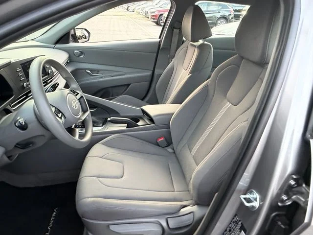 Used 2024 Metal Hyundai SE image 9