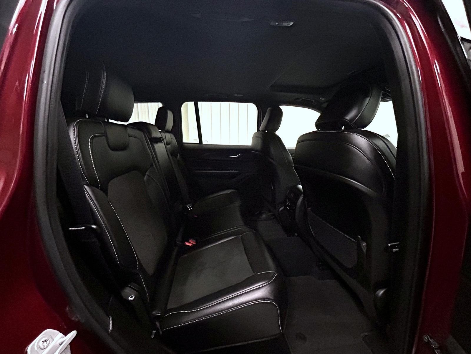 New 2025 Velvet Red Pearl-Coat Exterior Paint Jeep Altitude X image 18