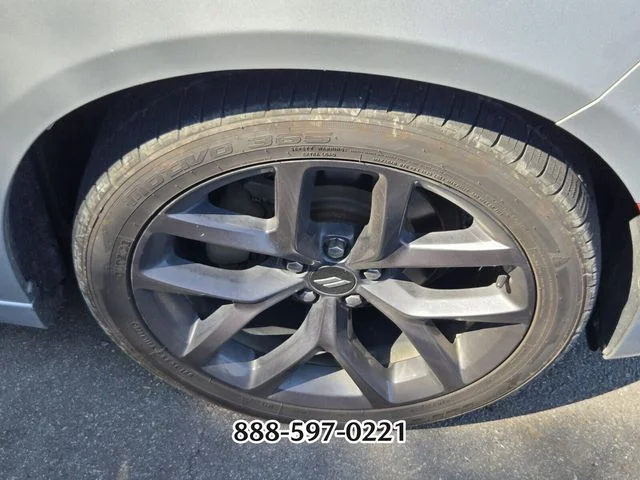 Used 2019 Silver Dodge SXT image 9