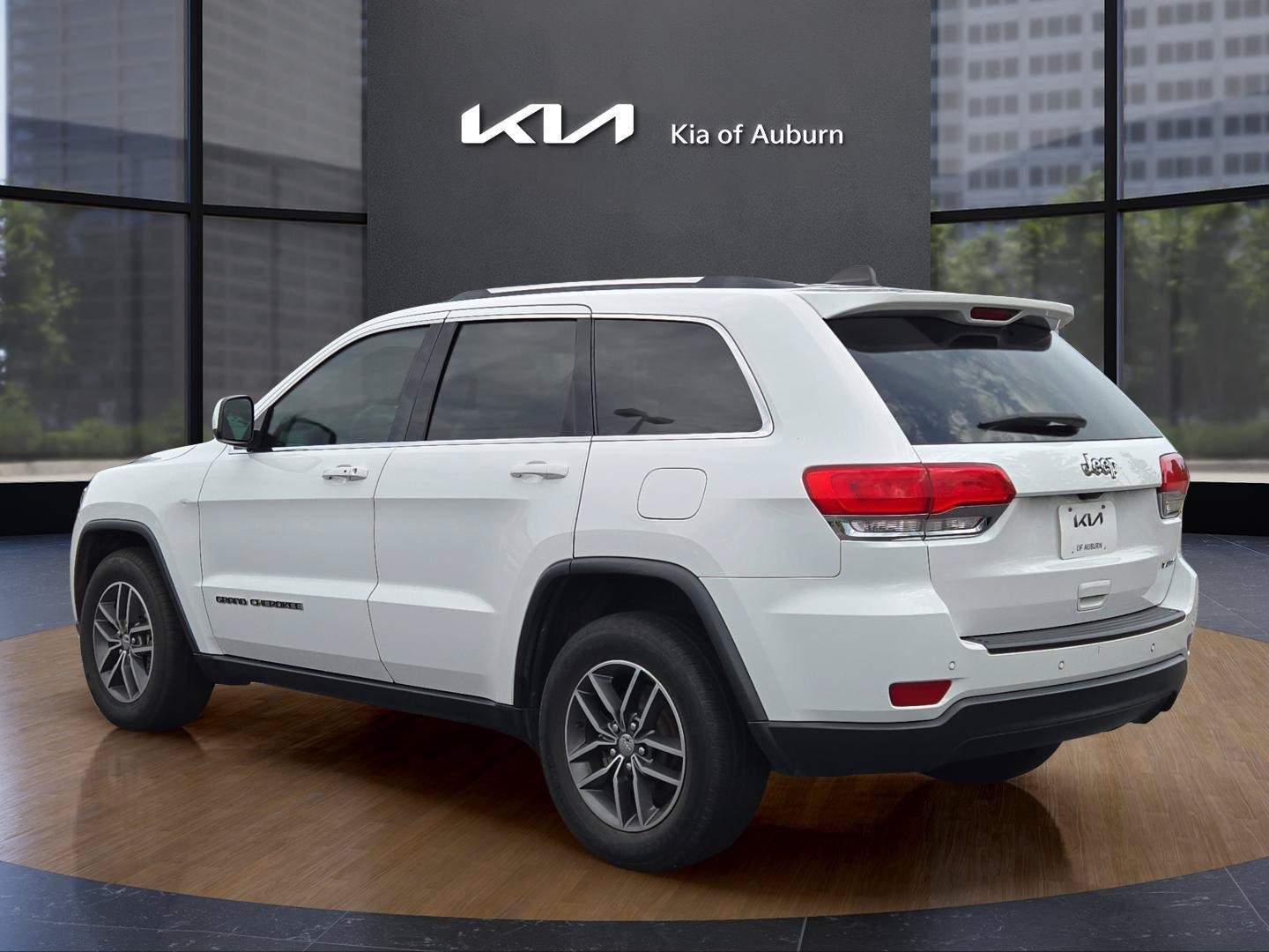 Used 2018 White Jeep Laredo E image 8