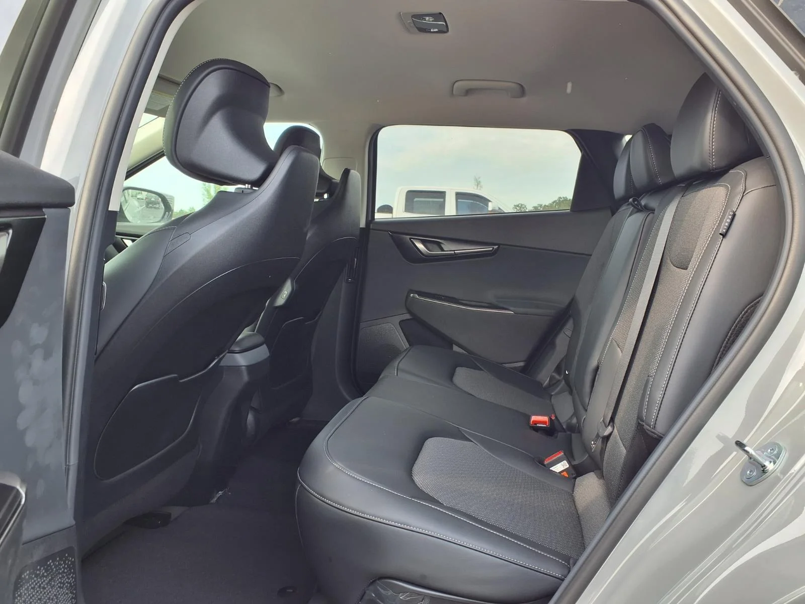 New 2026 Wolf Gray Kia LIGHT image 17