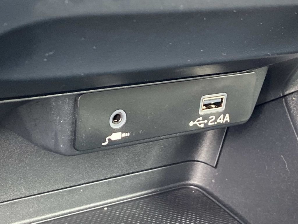 Used 2025 White Subaru Base image 16