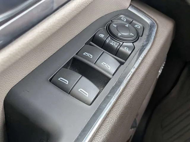 Used 2024 Summit White GMC Elevation image 23