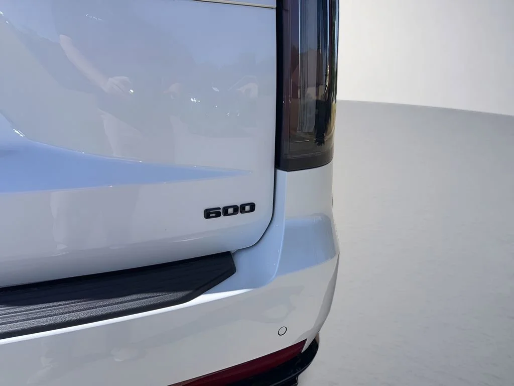 Used 2023 Crystal White Tricoat Cadillac Sport image 36