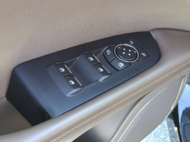 Used 2018 Black Lincoln Reserve image 13