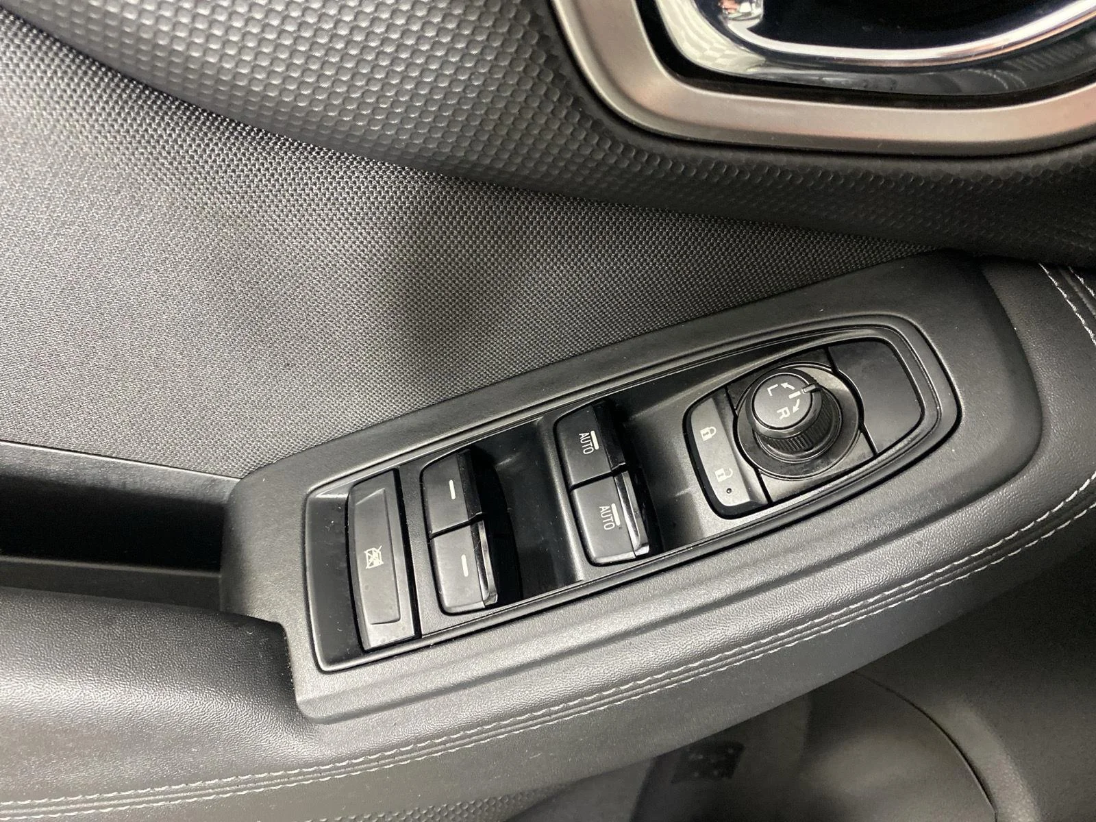Used 2023  Subaru Premium image 12