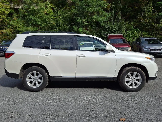 Used 2013 White Toyota SE image 8