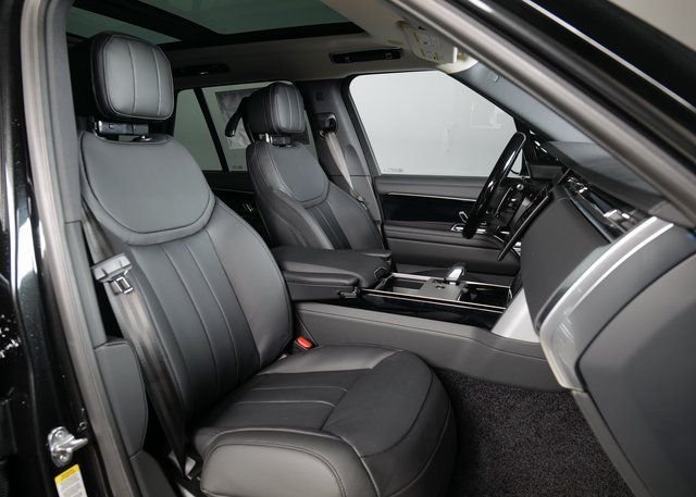 New 2026 Santorini Black Land Rover SE image 3