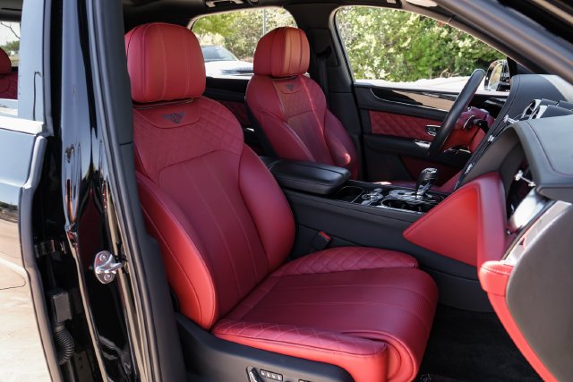 Used 2019 Black Crystal over Cricket Ball Bentley V8 image 50