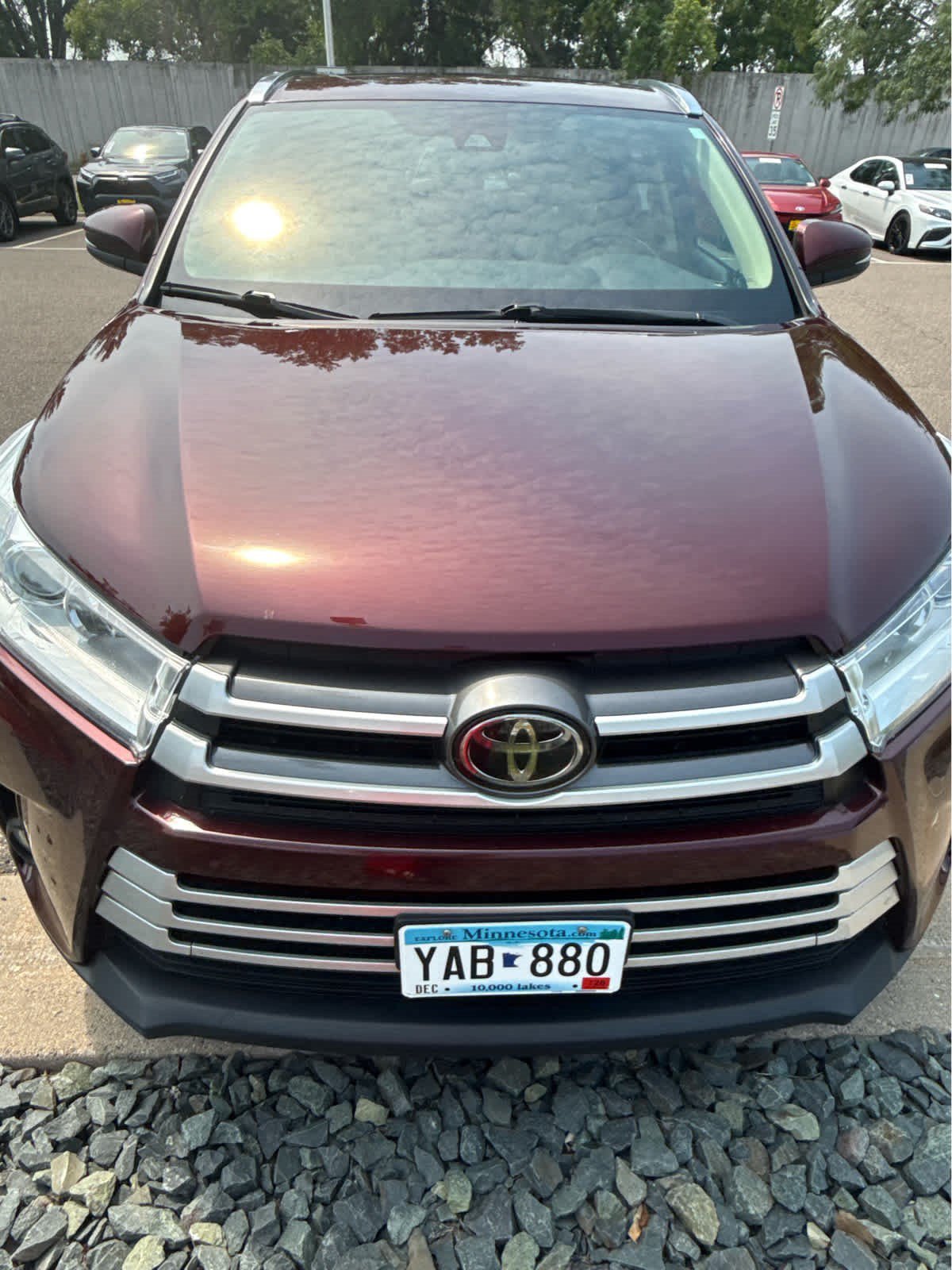Used 2019 Toyota Highlander XLE with VIN 5TDJZRFH8KS928604 for sale in Golden Valley, Minnesota